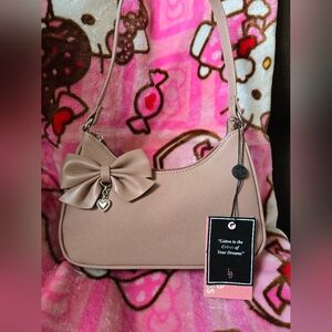 Cute shoulder bag with bow